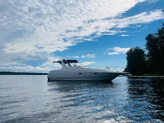 10 Person 34 foot Party Boat on the Ottawa River in Gatineau, Quebec