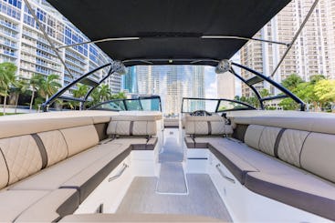 Alquile este impresionante SeaRay SDX de 29 pies en Miami, FL: ¡Lujo hecho fácil!