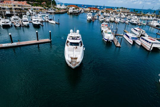 Ligne personnalisée Ferretti 100 pour 20 personnes a taboga
