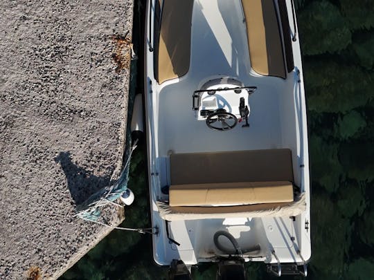 Alquiler de barcos privados en Milos para hasta 5 personas: ¡descubra las joyas ocultas!
