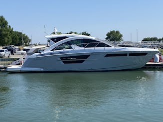 Nouveau yacht de croisière de 54 pieds//Nouveau yacht de luxe à louer sur le lac Lewisville