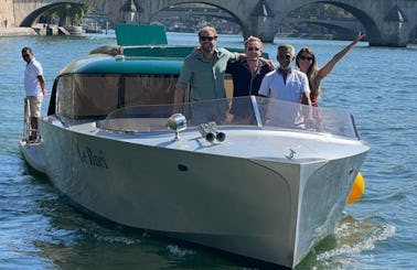 Discover Paris on a  limousine boat