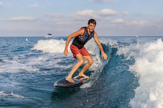 Sessão de wakesurf com instrutor