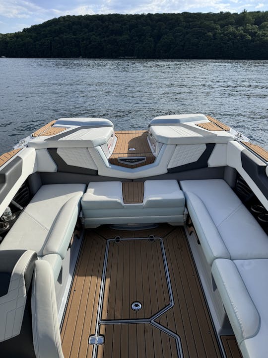Fun on Candlewood Lake 2022 G23 Wakeboard, surf, croisière sur le lac