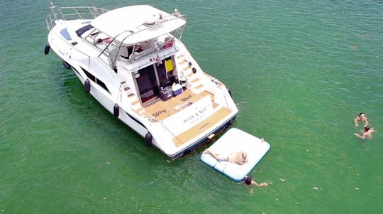 Cruisers Express Flybridge de 50 pés para fretar na bela Miami!