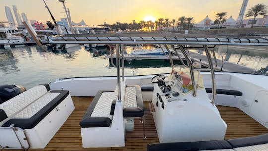 Profitez d'une croisière à Abu Dhabi sur un bateau de croisière de 36 pieds 