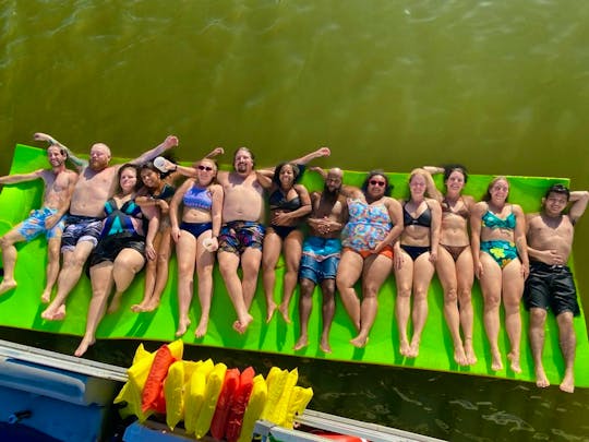 12 Person 24' Tritoon with 150hp motor on Lake Lewisville Texas (Free Lily Pad!)