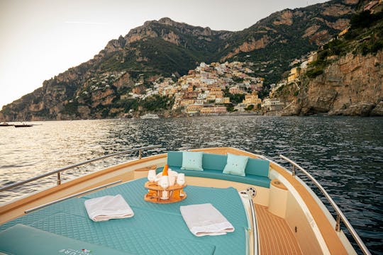 Profitez d'une expérience en bateau de luxe à Positano et Capri avec Allure 38