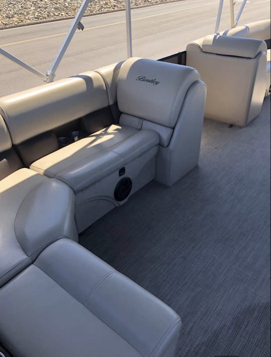The Perfect Friends and Family Boat - 2022 Bentley 240 Cruise