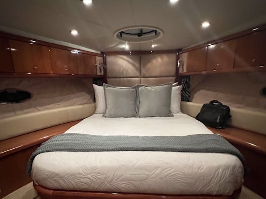 Capitana y tripulación Sunseeker de 50 pies, perfecta para tu despedida de soltera