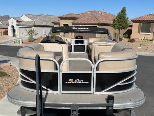 2018 Sun Tracker 22ft Party Barge DLX
