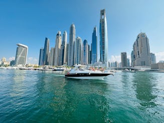 Yacht Majesty de 50 pieds pouvant accueillir jusqu'à 15 personnes dans le port de Dubaï — Garantie de prix bas ! 