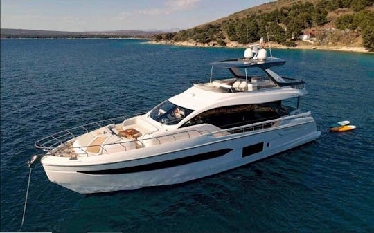 クロアチア、ポドストラナの豪華な Azimut 78 フライヨット