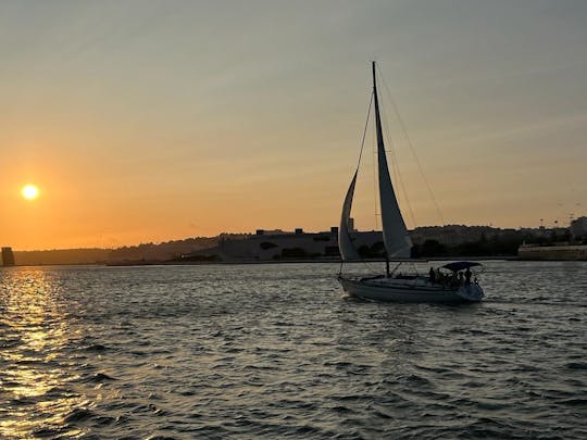 Sailboat Moonfleet in Lisboa