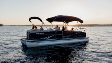 26’ Premium Luxury Tritoon 250HP Motor on Lake Lanier