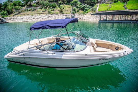 Muita diversão no Lago Travis com o barco Regal de 20 pés