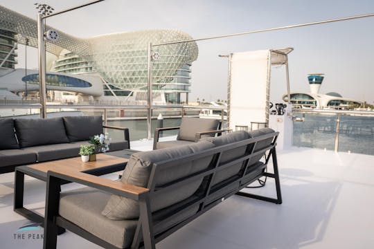 Expérience en péniche de luxe sur l'île de Yas, à Abu Dhabi, idéale pour les fêtes