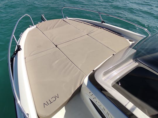 Rent this speedboat Q605 'Helios' 150hp for 7 people in Palma, Spain