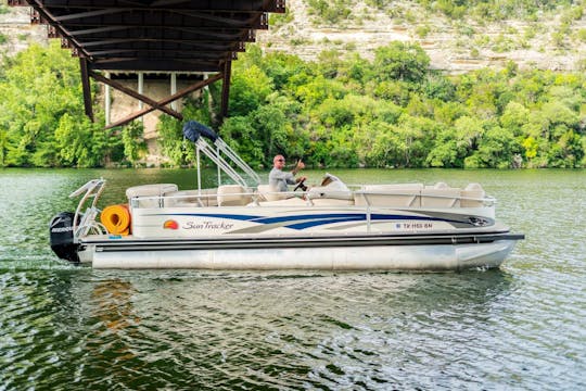 27ft Sun Tracker Tritoon on Lake Austin *Only Lake Austin*