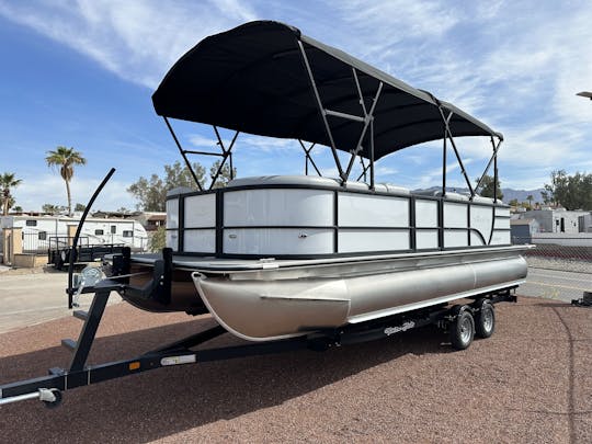 Barco flutuante bentley de 23 pés de 2023 com motor de popa suzuki de 150 cv