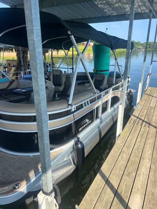 Bennington 22 SXSR Pontoon Boat Rental on Eufaula lake, Oklahoma 