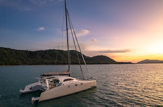 Catamarán de vela sigilosa de 13 metros para alquilar