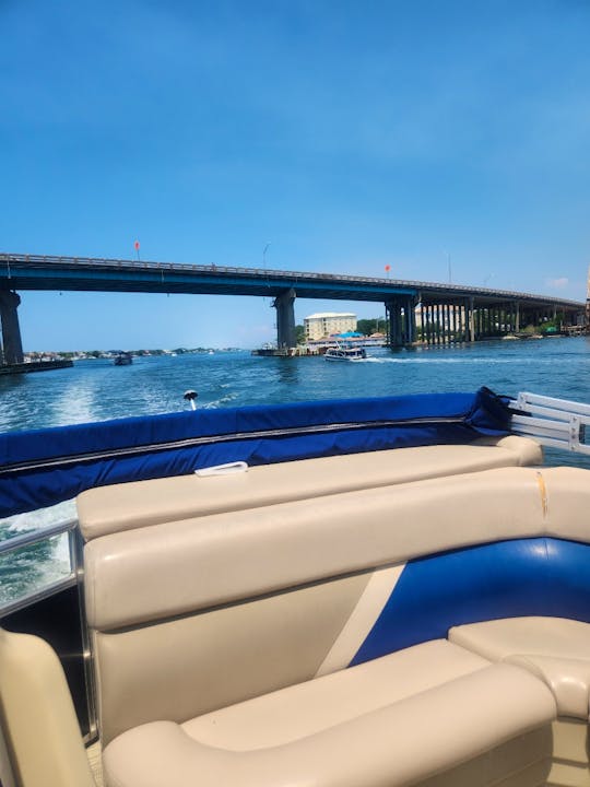 Blue Pontoon! Cruise in style w lounge seating and mini deck