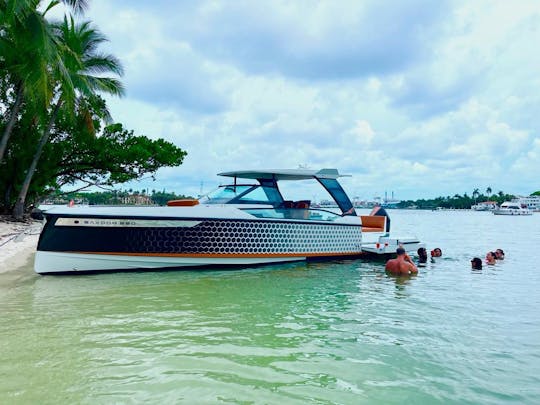 32' Saxdor [Bentley] em Miami Beach, Flórida
