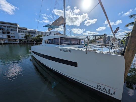 Awesome 40ft party catamaran for 12 on sand bar!