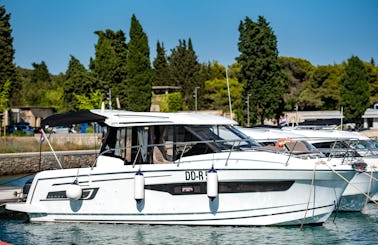 Jeanneau Merry fisher 895 for Luxury Vacation