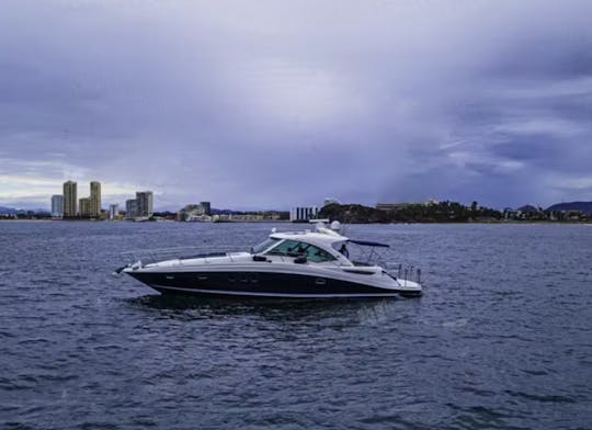 Yacht de luxe Sundancer de 48 pieds pour Mazatlan Charter
