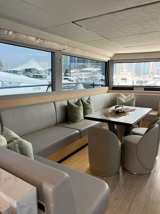 Modelo 2024 Aura 62 FT. Alquiler de yates de lujo en Dubái, Emiratos Árabes Unidos