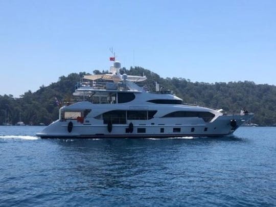 Bem-vindo ao Ultraluxury Superyacht Benetti 108ft Supreme