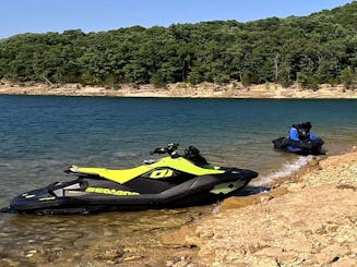 ¡Experimenta la emoción del agua con 2 alquileres de motos acuáticas en el este de Texas!