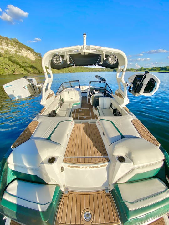 Le magnifique Super Air Nautique G23 est prêt à préparer votre week-end.