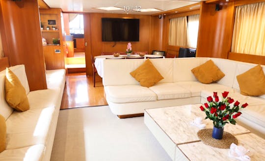 Luxurious 85ft Motor Yacht for rent in Dubai 