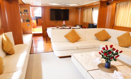 Luxurious 85ft Motor Yacht for rent in Dubai
