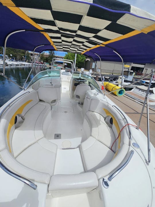 Bote de chaparral de 26 pies (hasta 12 personas) en el lago Tahoe