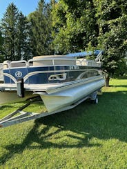 Avalon 16ft Venture Cruise Pontoon Boat for Memorable Day!