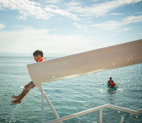 HERMOSO CATAMARÁN DE LUJO NUEVO EN PUERTO VALLARTA