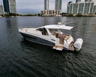 42ft Luxury Azimut Verve - 13 people (North Miami)