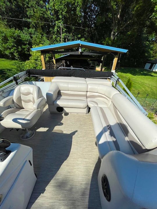 10 passenger pontoon for rent at lake Norman 