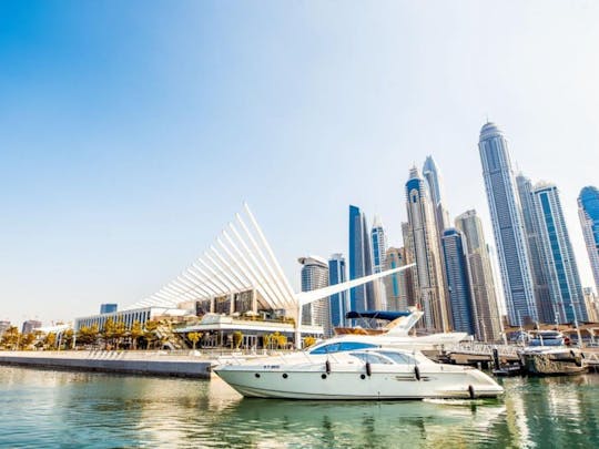 Yate Azimut de alquiler asequible | 50 pies | Capacidad para 15 personas en Dubái, Emiratos Árabes Unidos
