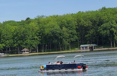 28ft Pontoon in Indianapolis