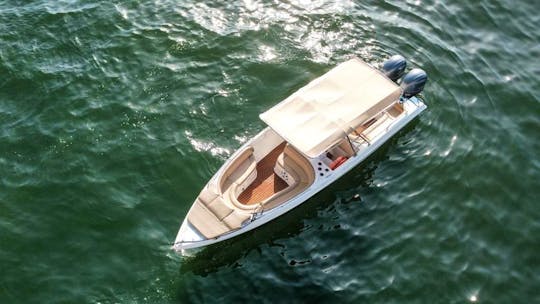 Private Donzi 28 ZXO Boat for island hopping in Cartagena de Indias