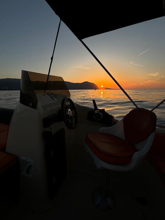 Hire Santorini RIB For 7 Guests
