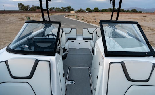 Aventureira de 25 pés e nova Yamaha AR250 de 2024