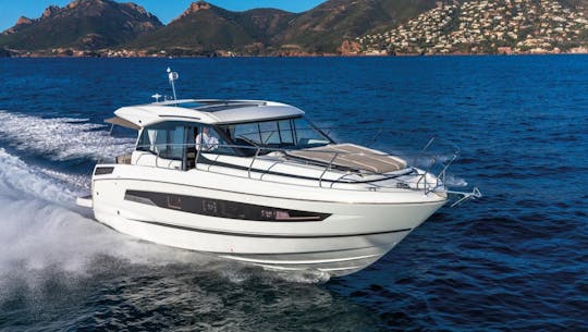 Location de yacht à moteur Jeanneau NC de 37 pieds sur la Côte d'Azur, France