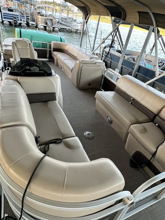 Barco flutuante de 24' | BARCO NOVO! | Capa Bimini completa para Shade | Devil's Cove Ready!