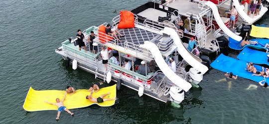 Novo barco de festa de dois andares com 2 toboáguas e aluguel de lírios em Austin, Texas